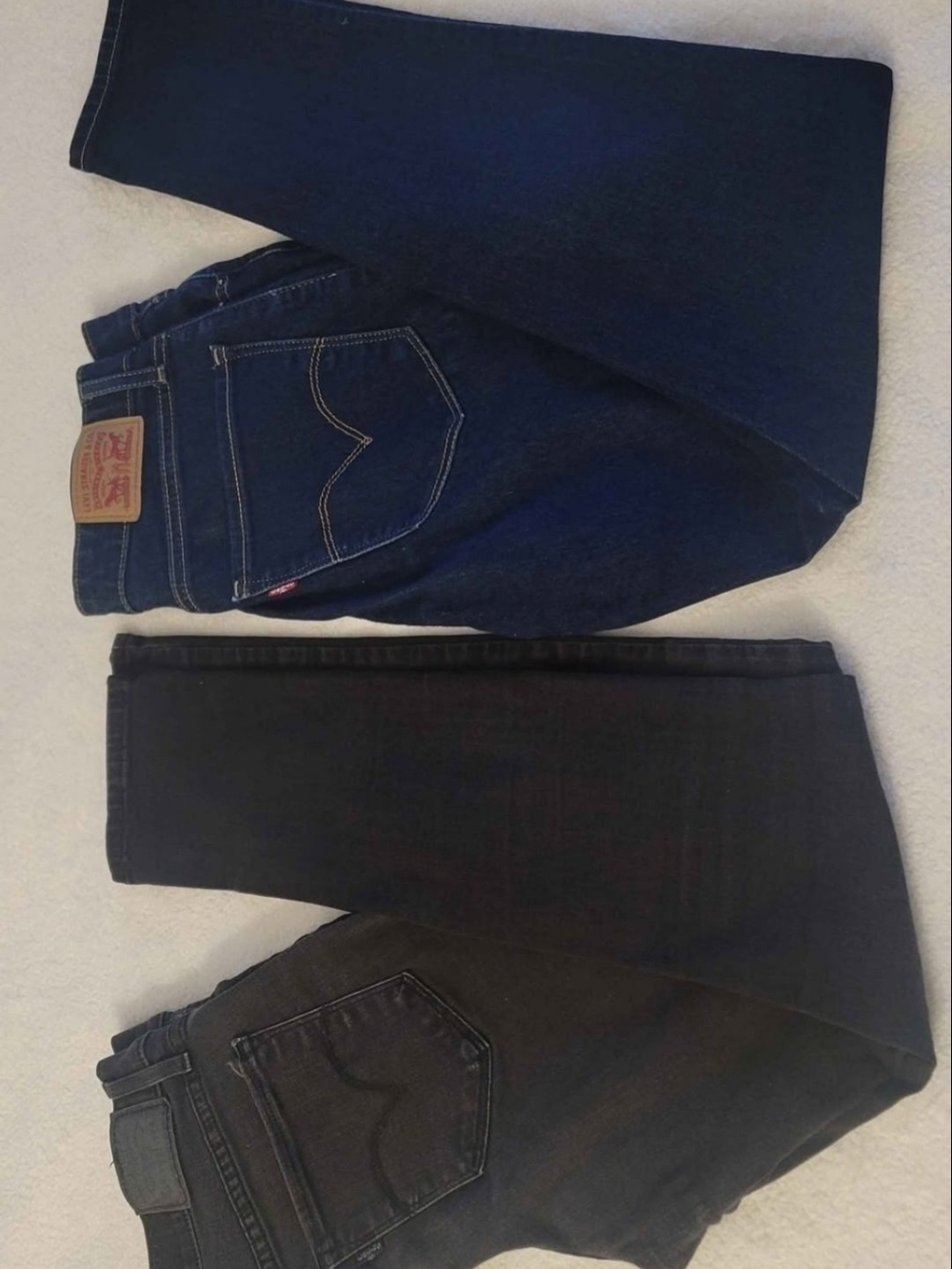 Levi's Women's Straight Jeans in Dark Blue and Black Size 29
